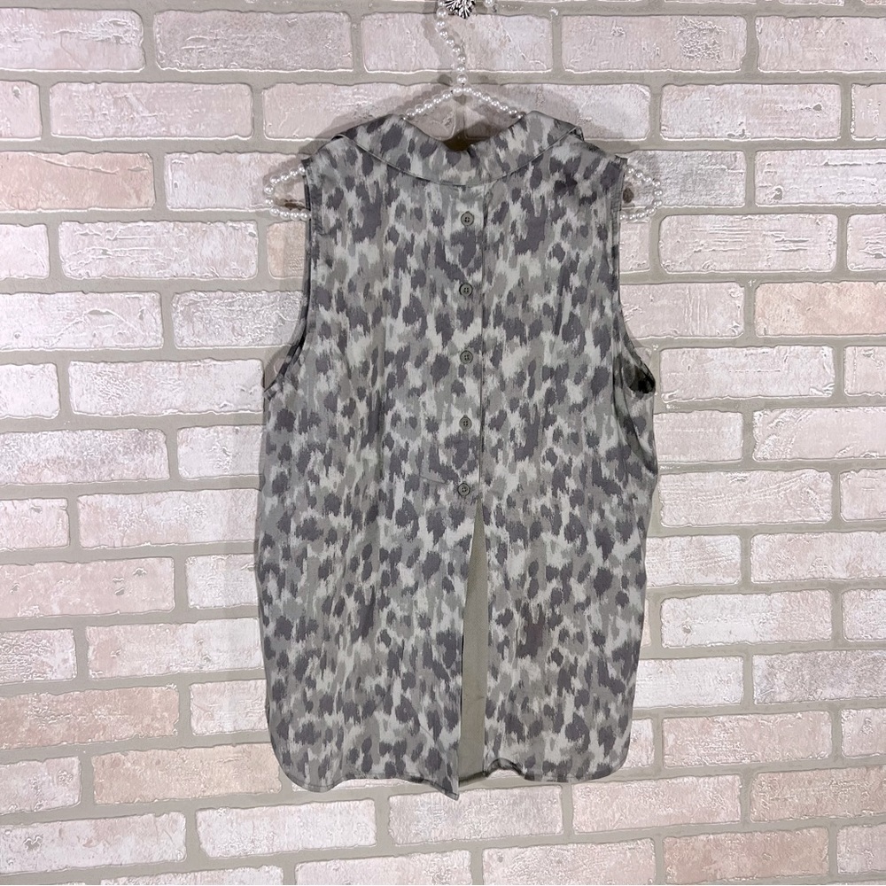 Cloth & Stone Leopard Print Split Back Sleeveless Top Size S - Picture 7 of 10